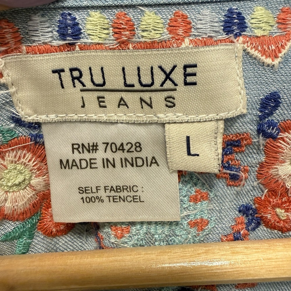 Tru Luxe Jeans Women  Embroidered Tencel Floral Blouse Sz L - Picture 5 of 8